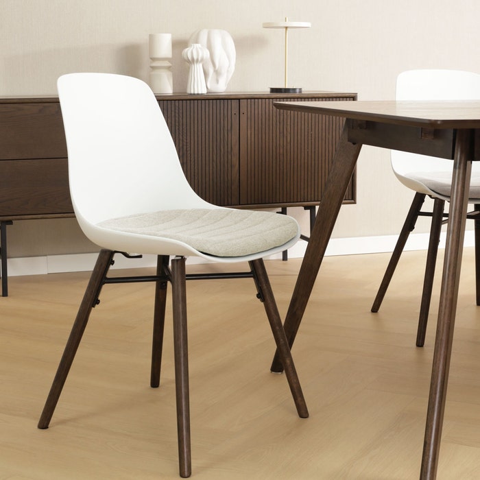Nena-Liv eetkamerstoel wit met naturelbeige zitkussen - walnoot houten onderstel - kunststof - comfortabel - scandinavisch -modern