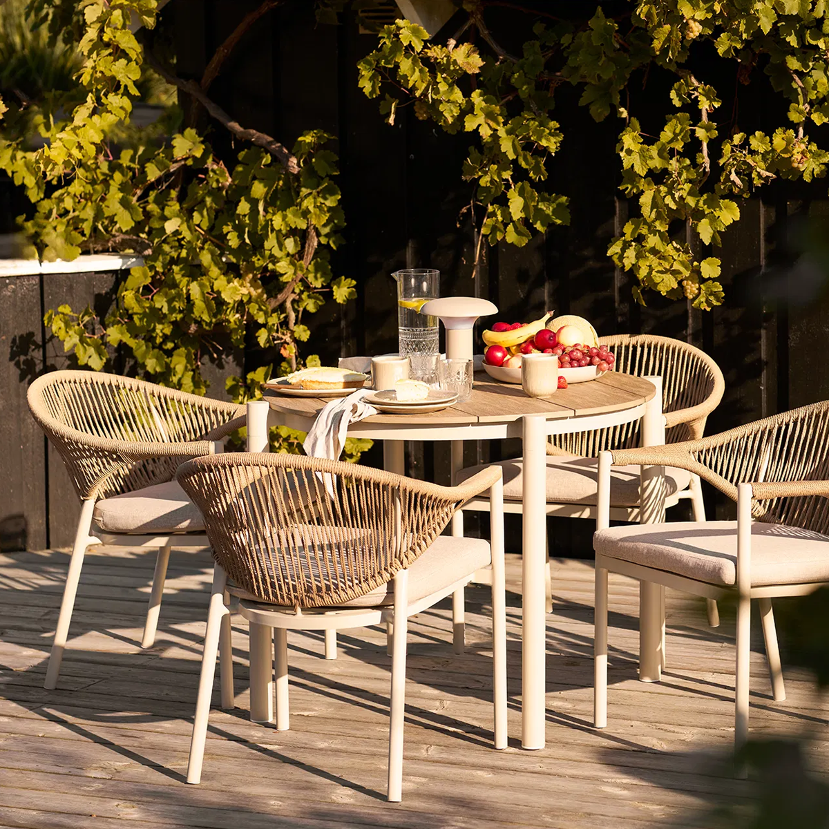 Aliana aluminum tuintafel met houtlook zand - Ø90 x 74 cm beige - eettafel - lichtgewicht