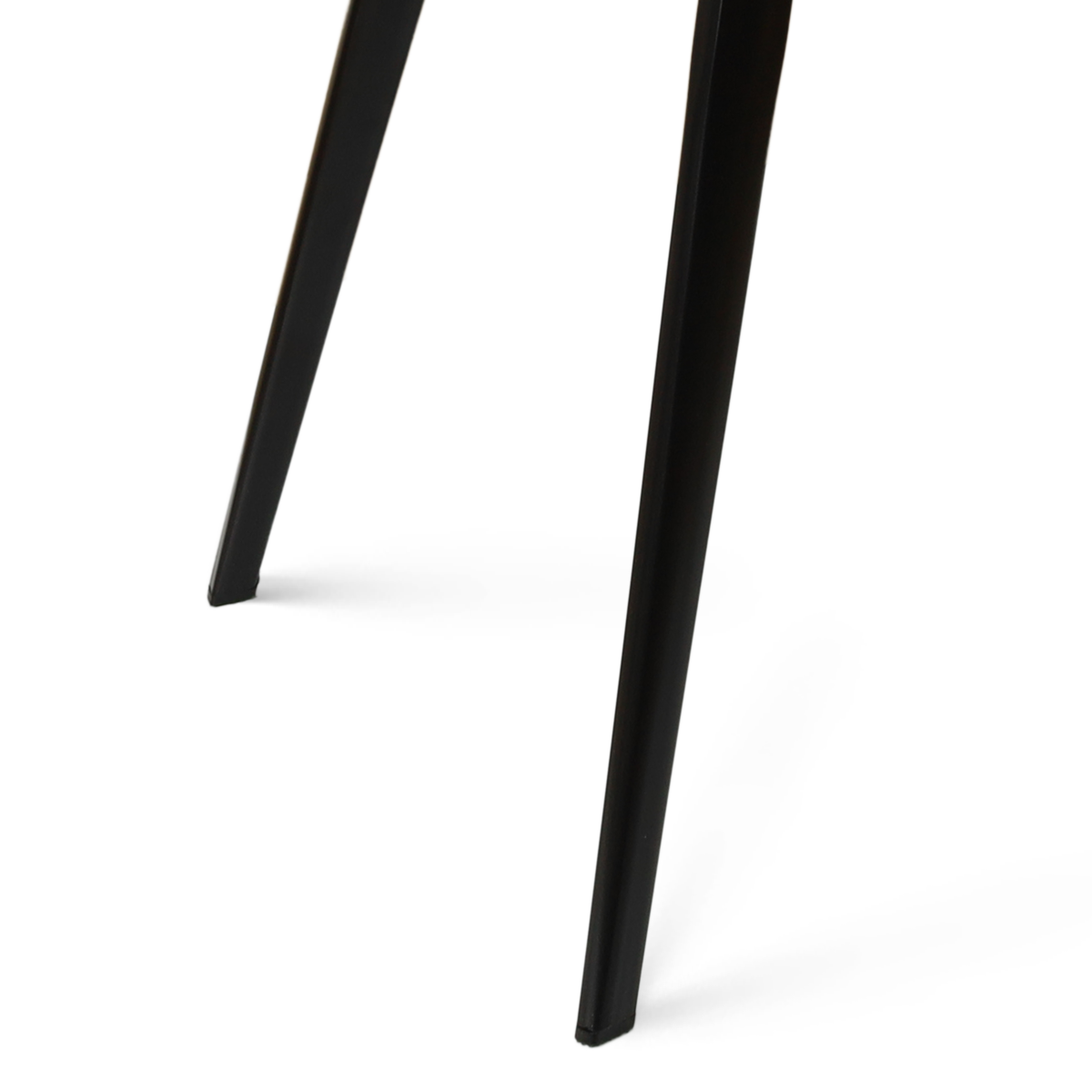 detail onderstel van Vera eetkamerstoel beige