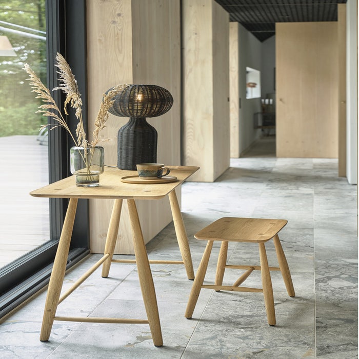 Bodo houten krukje  - tafeltje - voetenbankje - eettafel - eikenhouten - scandinavisch - bruin