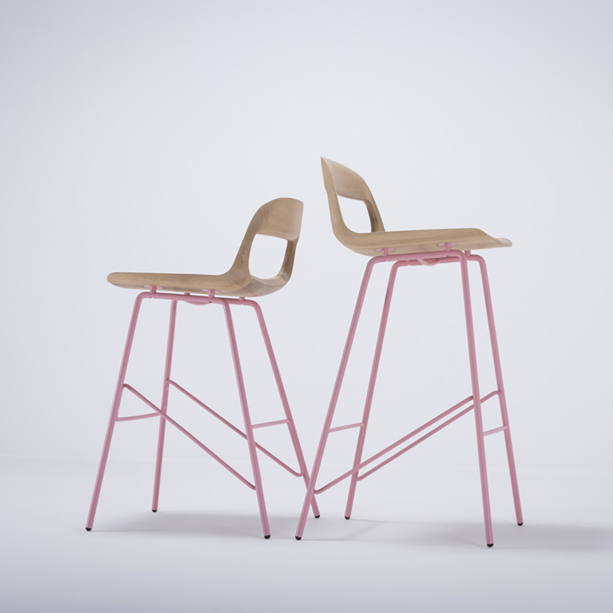 Leina bar chair - barkruk met houten zitting en roze onderstel - 75 cm  - bar - scandinavisch