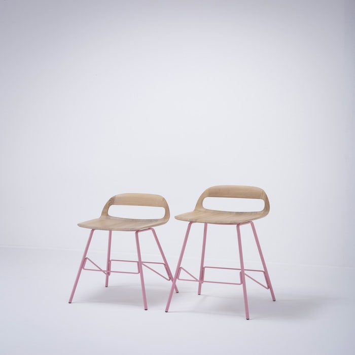 Leina bar chair - barkruk met houten zitting en roze onderstel - 65 cm - kookeiland - hennes - scandinavisch