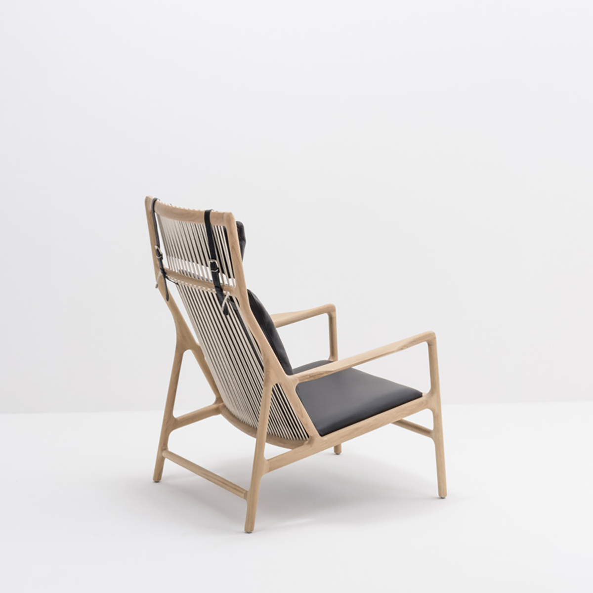 Dedo lounge chair whitewash eiken - dakar leather black zitting  - zwarte - leer - eikenhouten - hardwax oil white