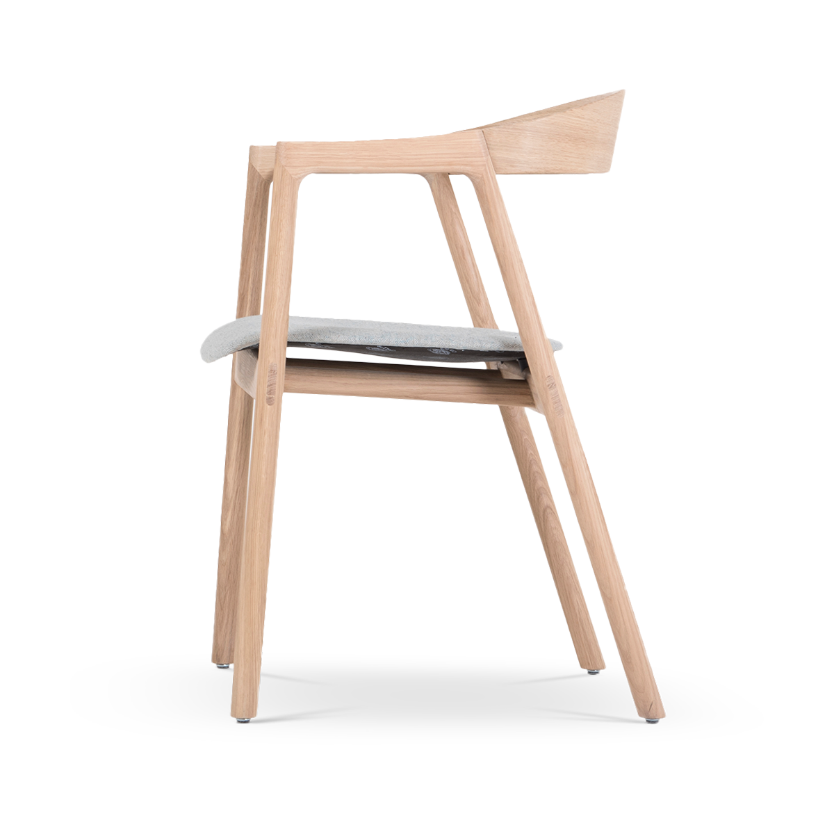 Muna Chair houten eetkamerstoel whitewash met lichtgrijs zitkussen
