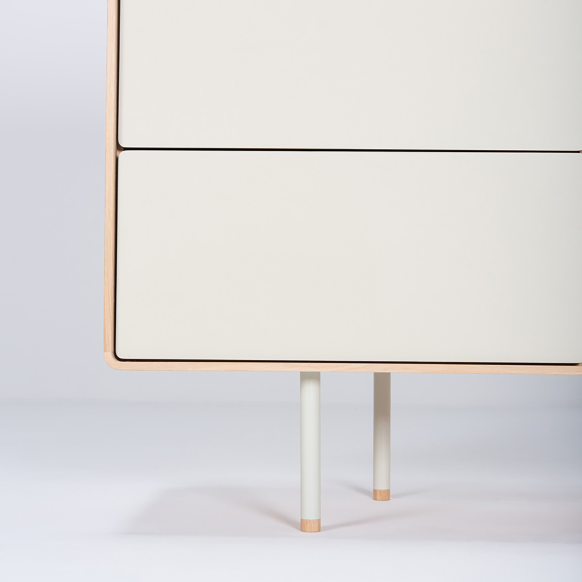 Fina dresser houten dressoir linoleum mushroom whitewash - 176 x 100 cm - room wit - whitewash - wandkast - opbergkast