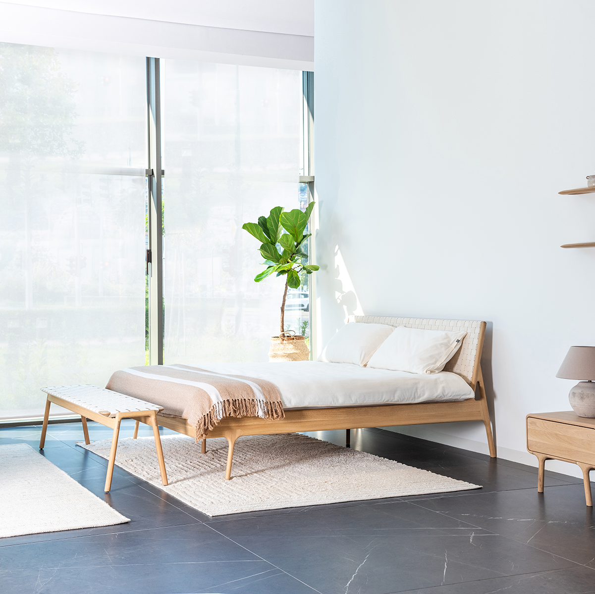 Fawn bed deep frame - Houten bed whitewash met cotton webbing white 2001 - 180 x 200 