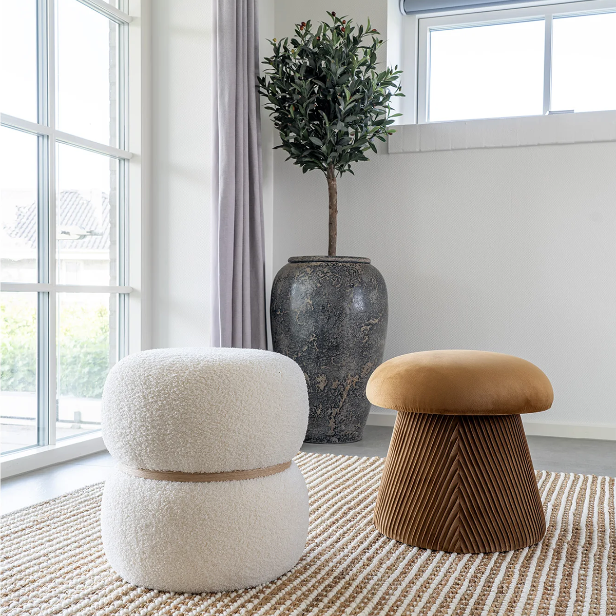 Noam velvet poef oker - Ø 41 cm - hocker - rond - voetenbankje - krukje - fluweel