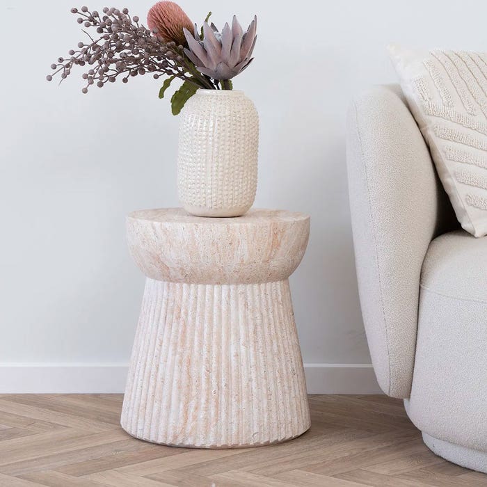 Dorus ronde fiberclay bijzettafel beige - Ø 37 x 43 cm - tafeltje - design - voor bank - woonkamer - marmerlook