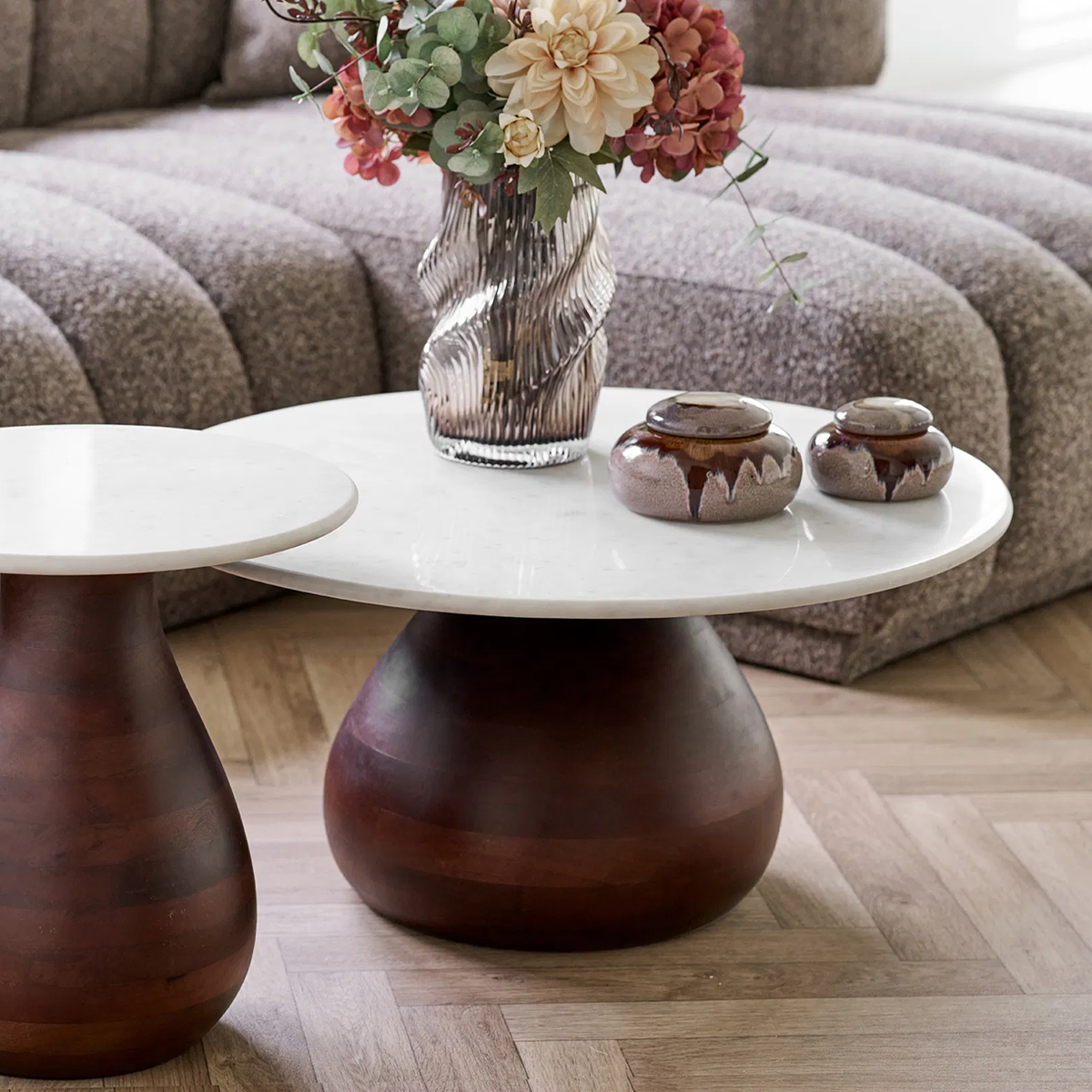 Herre houten salontafel bruin met wit marmer blad -  Ø70 mangohout - donkerbruin