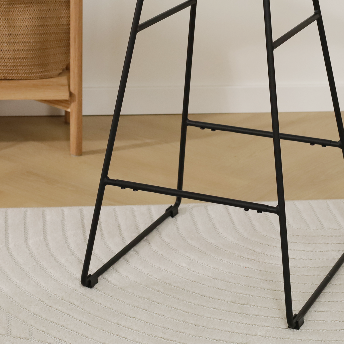 collectie Pleun metalen barkruk zwart - met zitkussen - 65 cm