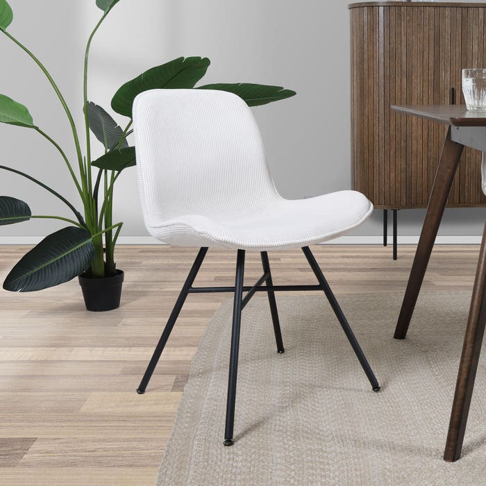 Noa-Fé eetkamerstoel rib crème - zwart onderstel - set van 2 stof - crème - modern - ribstof - zwarte poten - corduroy - scandinavisch - elegant - minimalistisch - set van 2