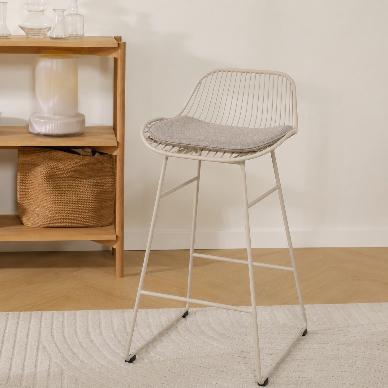 Pleun barkruk grijsbeige - met zitkussen - 65 cm - barstoel - kookeiland - zithoogte 65 cm - lage