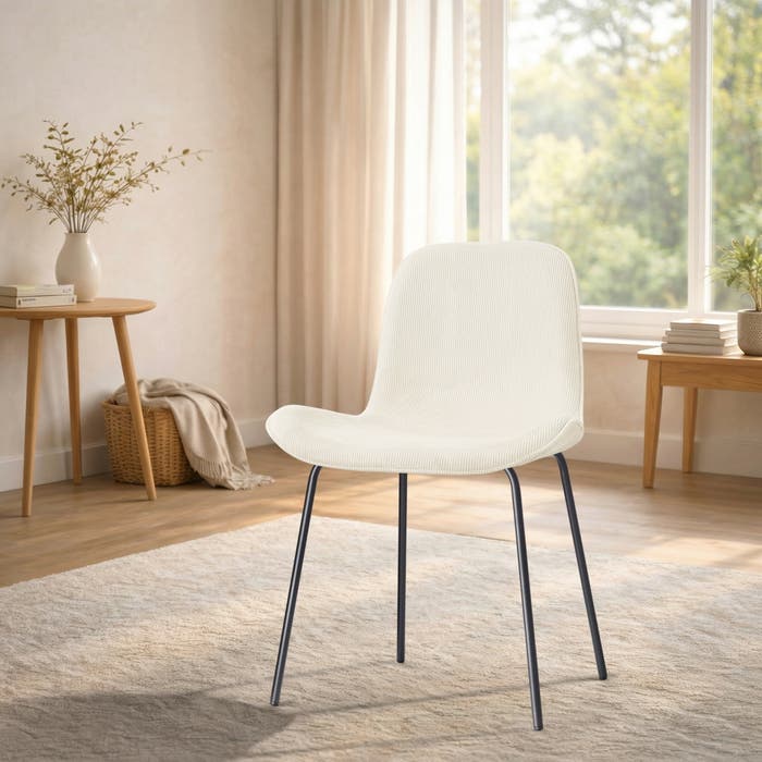 Nora-Fé eetkamerstoel rib beige - zwart onderstel - scandinavisch - gestoffeerd - armleuningen - comfortabel - metalen onderstel