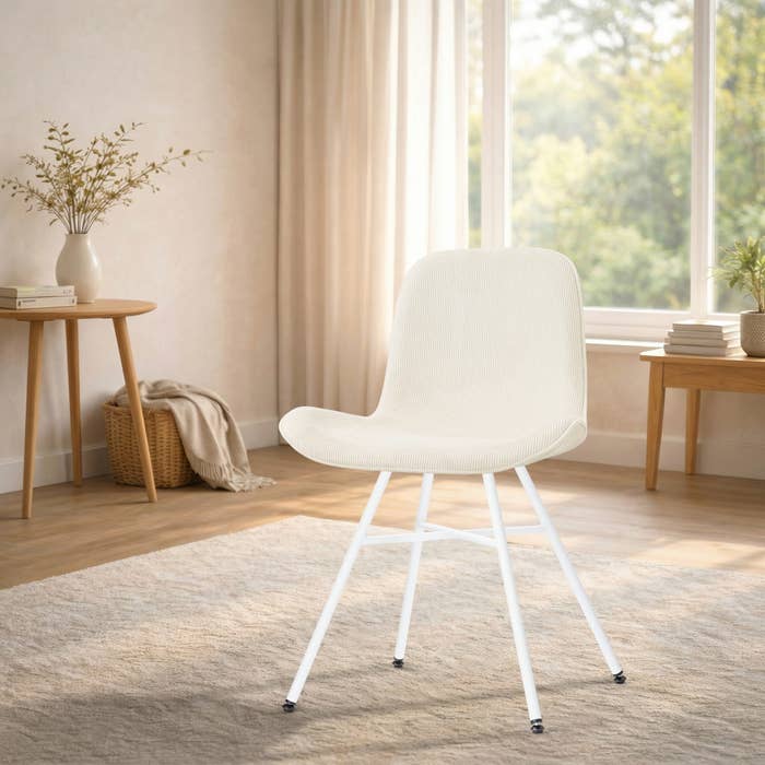 Noa-Fé eetkamerstoel rib beige - wit onderstel - comfortabel - japandi - gestoffeerd - rugleuning - scandinavisch