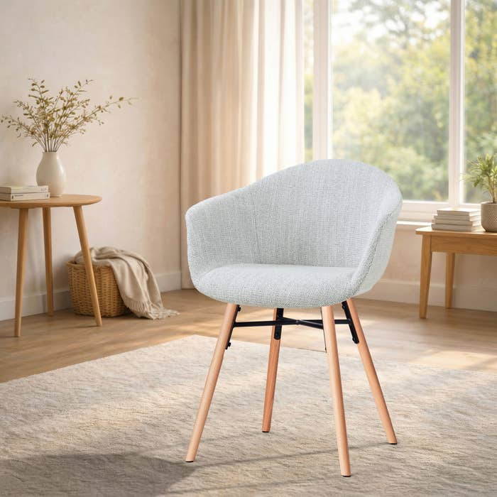 Nena-Otis eetkamerstoel grijs melange - houten onderstel - scandinavisch - armleuningen - gestoffeerd - comfortabel