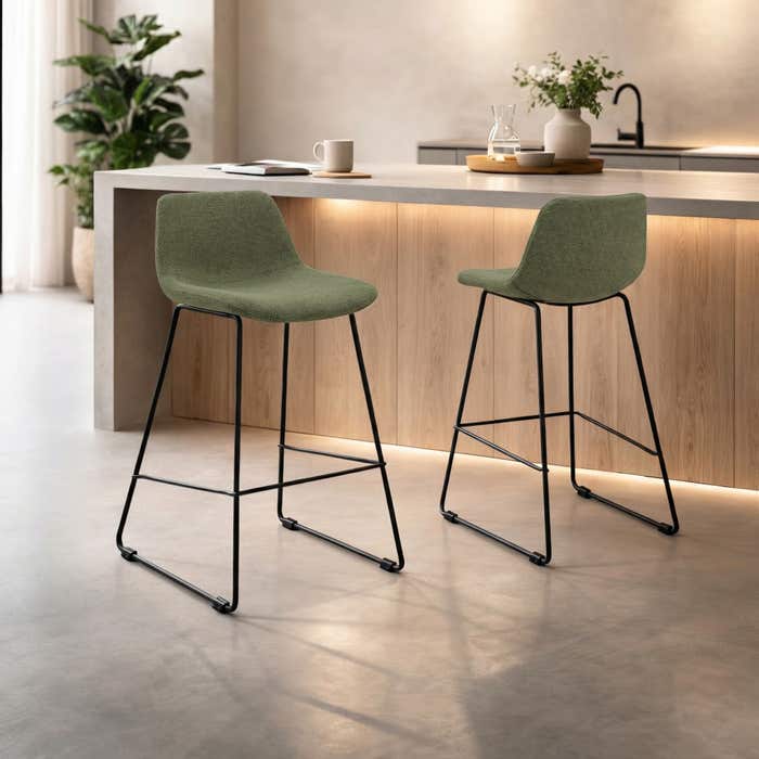 Nino-Fé barkruk forestgroen - zwart onderstel - 65 cm - keukenblad - kookeiland - japandi - scandinavisch - gestoffeerd