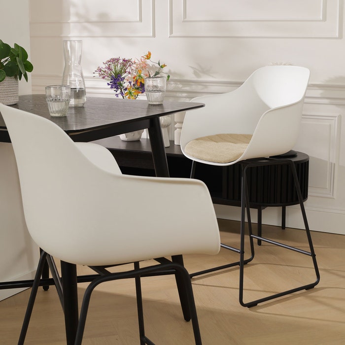 Nino-Liz barkruk wit met nougatbruin zitkussen - zwart onderstel - 65 cm - keukenblad -kookeiland - japandi - scandinavisch - kunststof