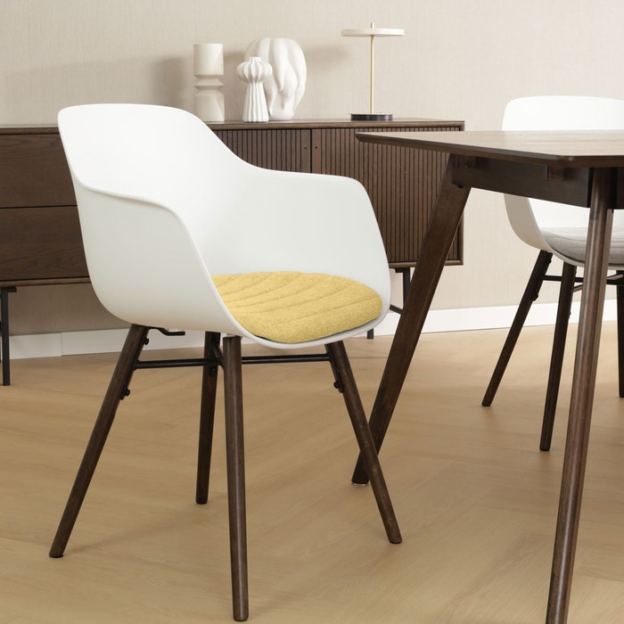 Nena-Liz eetkamerstoel wit met warm oker zitkussen - walnoot houten onderstel 