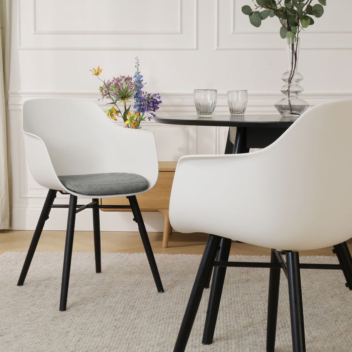 Nena-Liz eetkamerstoel wit met zeegrijs zitkussen - zwart houten onderstel - kunststof - japandi - scandinavisch -modern