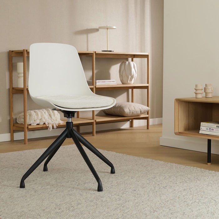 Nola-Liv draaibare eetkamerstoel wit met naturelbeige zitkussen - zwart onderstel - kunststof - comfortabel - scandinavisch -modern