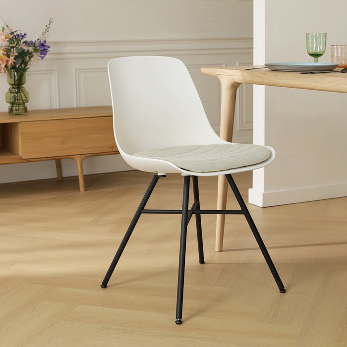 Noa-Liv eetkamerstoel wit met naturelbeige zitkussen - zwart onderstel - comfortabel - vergaderstoel - japandi