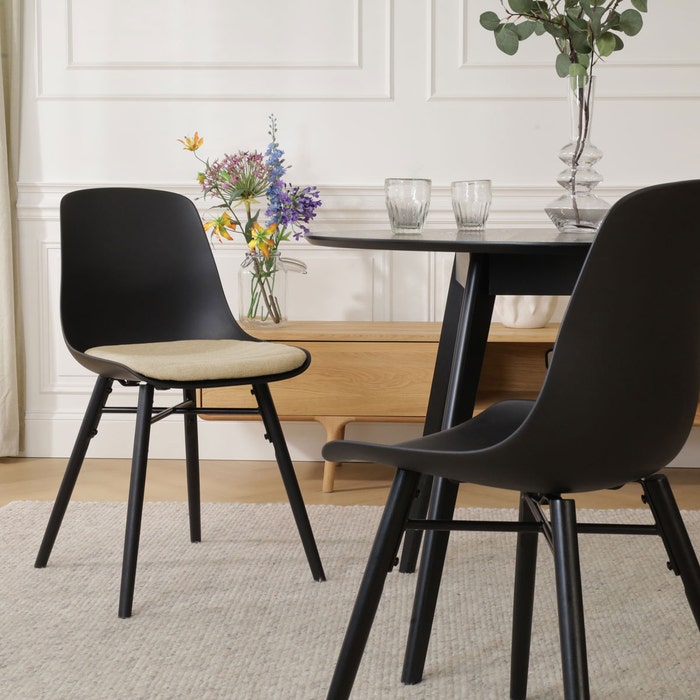 Nena-Liv eetkamerstoel zwart met nougatbruin zitkussen - zwart houten onderstel - kunststof - japandi - scandinavisch -modern