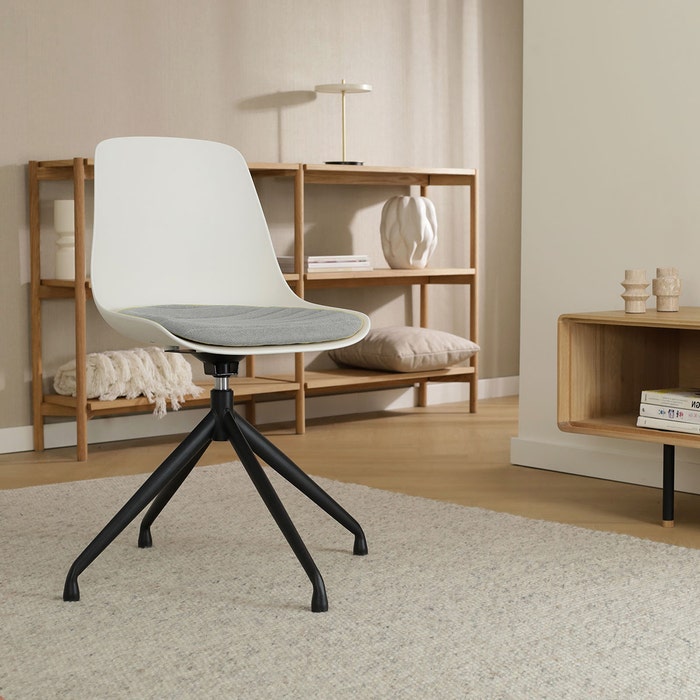 Nola-Liv draaibare eetkamerstoel wit met zeegrijs zitkussen - zwart onderstel - kunststof -japandi - scandinavisch - comfortabel - modern