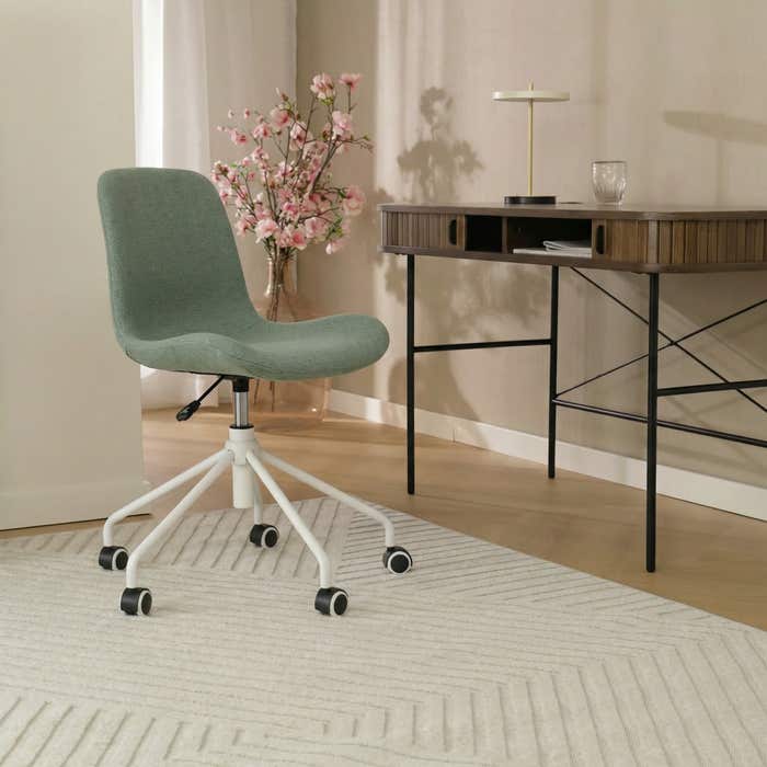 Nout-Fé bureaustoel saliegroen - wit onderstel - burostoel - verstelbaar - japandi - comfortabel - gestoffeerd