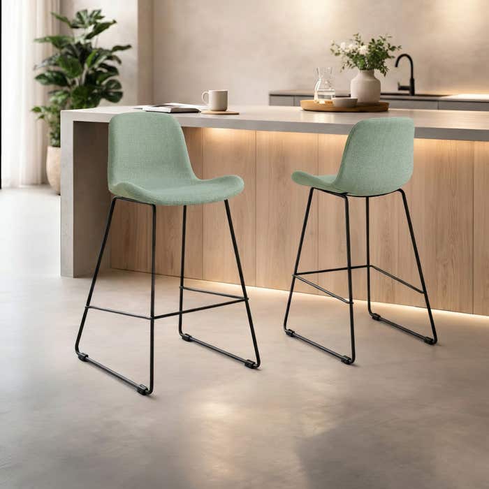 Nino-Fé barkruk saliegroen - zwart onderstel - 65 cm - japandi - keukenblad - gestoffeerd - rugleuning - scandinavisch