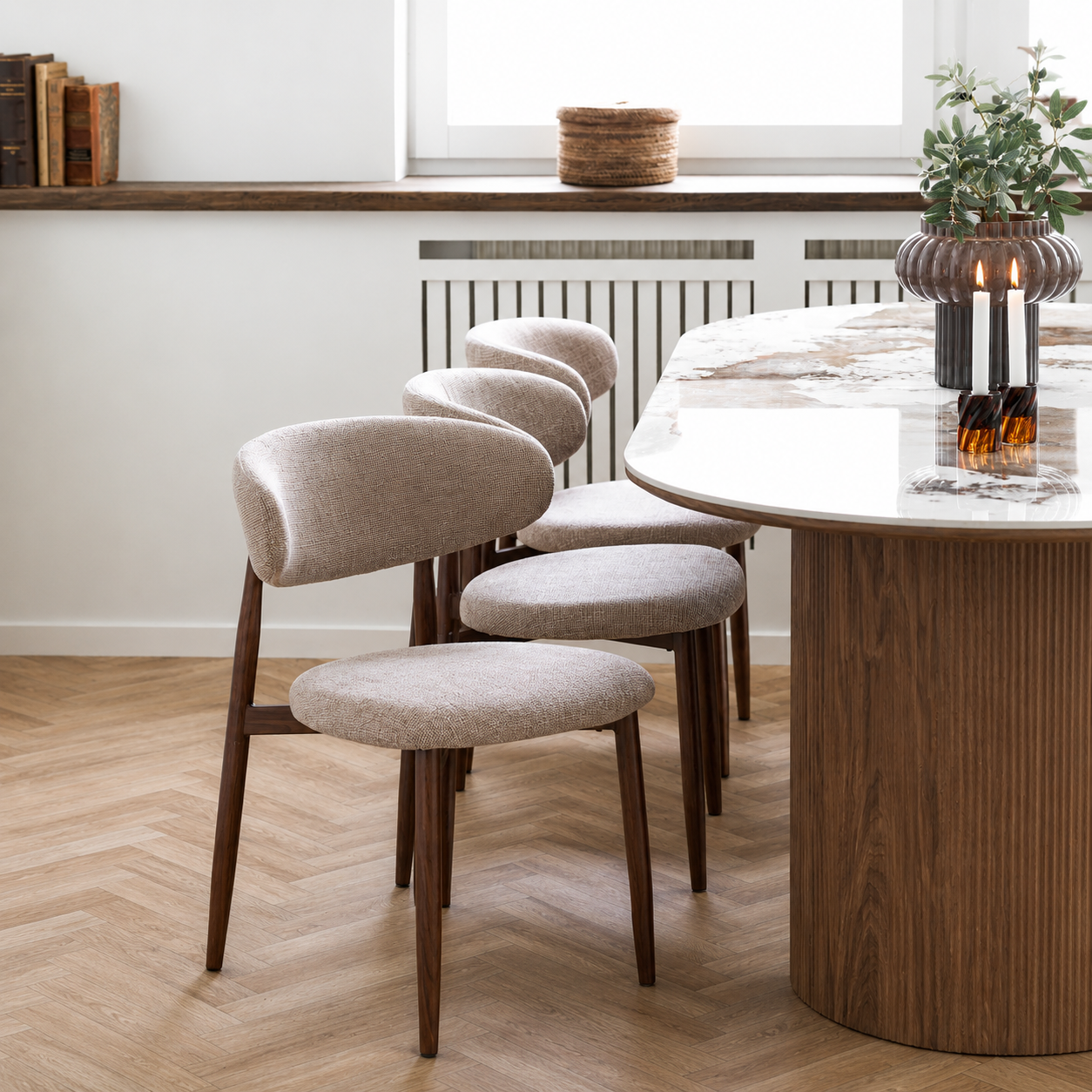 Jolien Eetkamerstoel taupe mixed  - walnoten onderstel  - scandinavisch - houtlook - stof - comfortabele - luxe