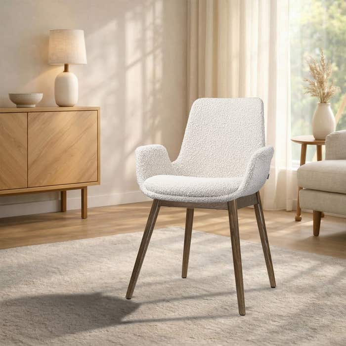 Nio-Eef eetkamerstoel bouclé beige - walnoot houten onderstel - scandinavisch - armstoel - stoffen comfortabel