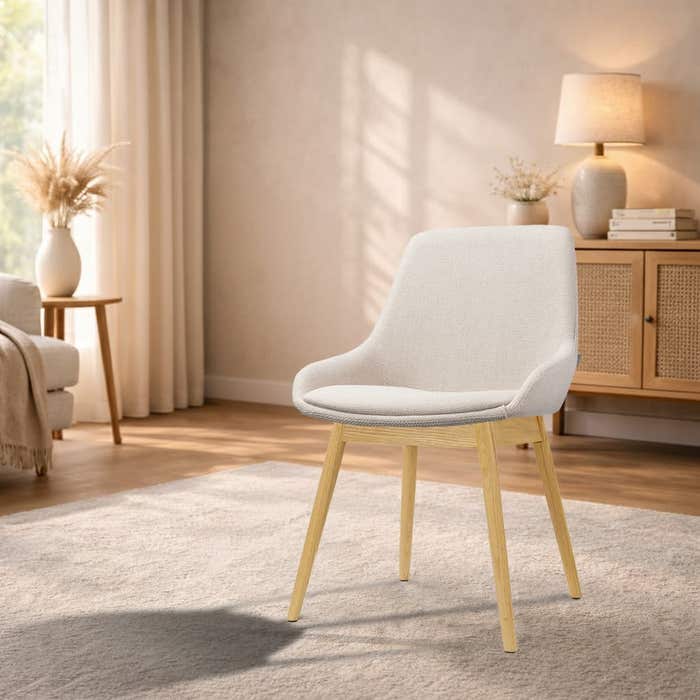 Nio-Isa eetkamerstoel beige - houten onderstel - japandi - comfortabele zitting