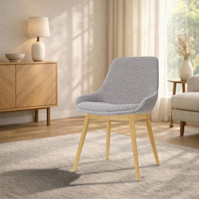 Nio-Isa eetkamerstoel bouclé taupe - houten onderstel 