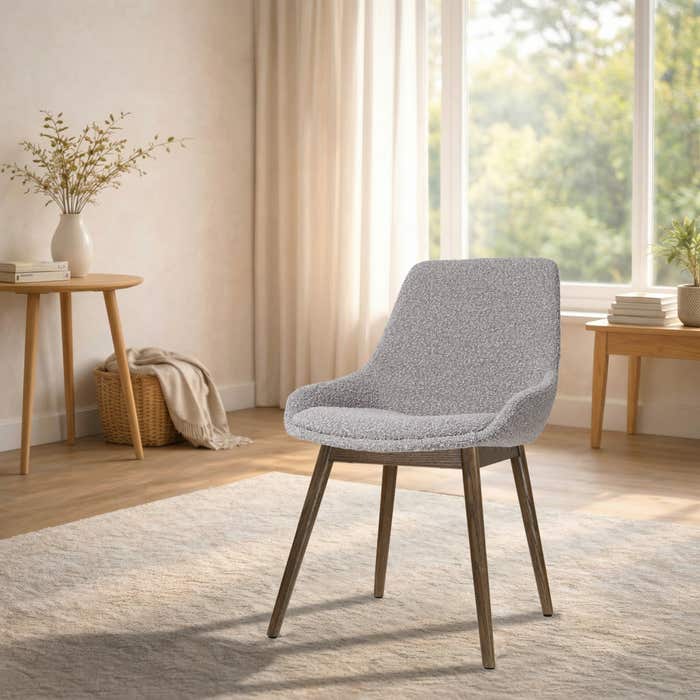Nio-Isa eetkamerstoel bouclé taupe - walnoot houten onderstel 