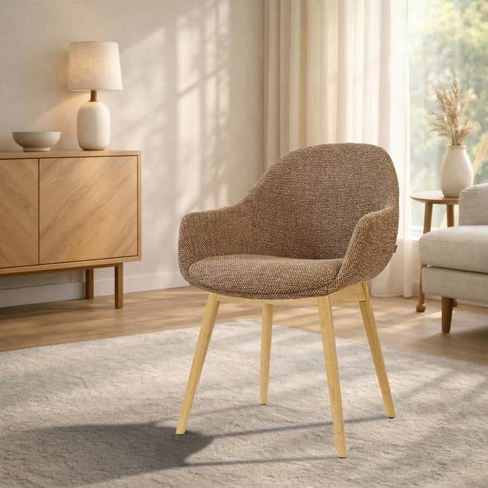 Nio-Mae eetkamerstoel bruin blend - houten onderstel - japandi - armstoel - comfortabele zitting