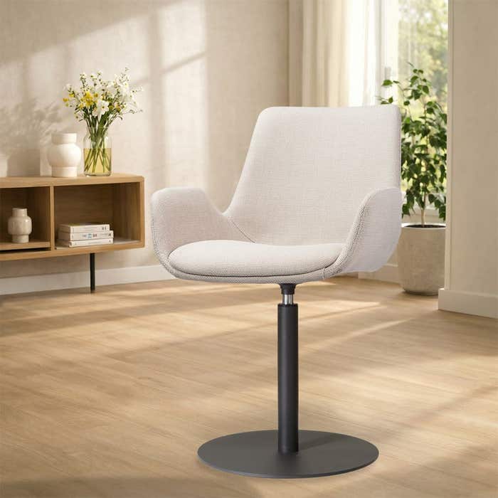 Niva-Eef draaibare tulp eetkamerstoel beige - mat zwart onderstel - japandi - comfortabel - armstoel