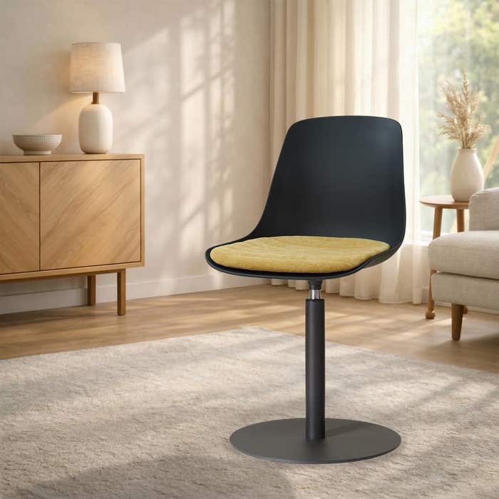 Niva-Liv draaibare tulp eetkamerstoel zwart met warm oker zitkussen - mat zwart onderstel - kunststof - modern - comfortabel