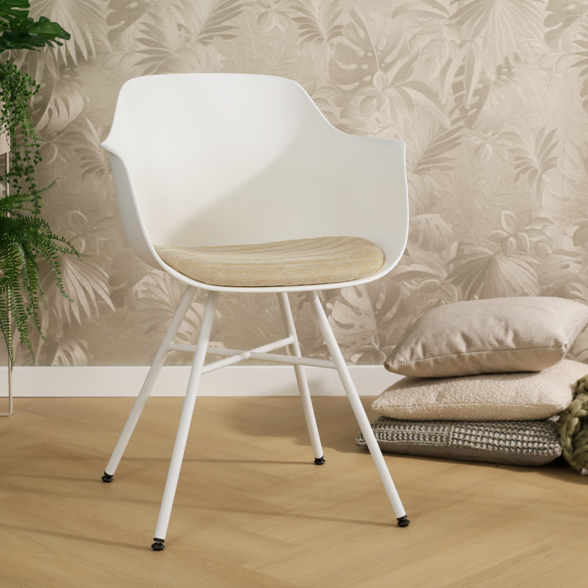 Noa-Liz eetkamerstoel wit met nougatbruin zitkussen - wit onderstel - comfortabel - japandi -  vergaderstoel