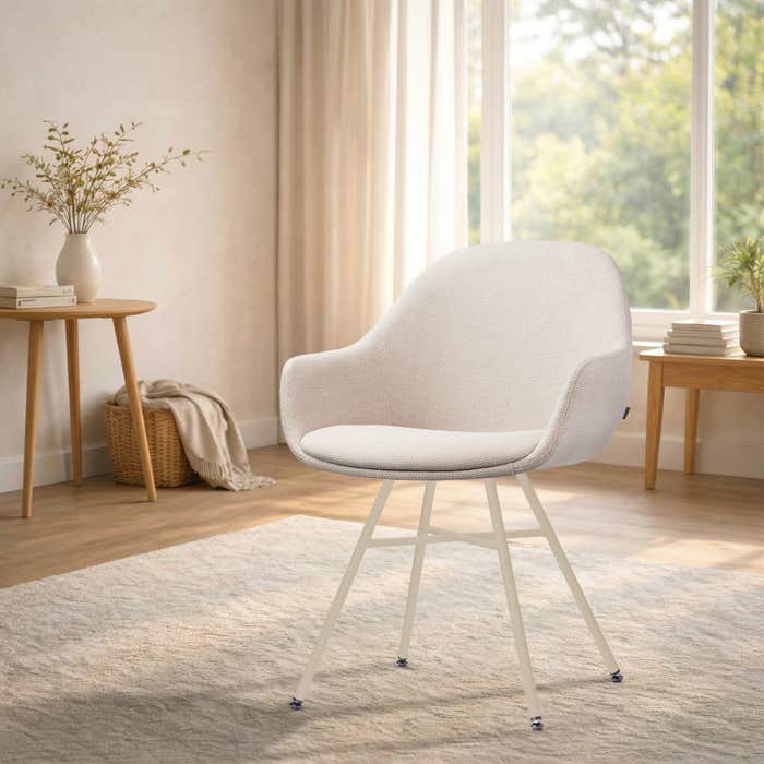 Noa-Mae eetkamerstoel beige - beige onderstel - scandinavisch - stoffen - armleuning - comfortabel