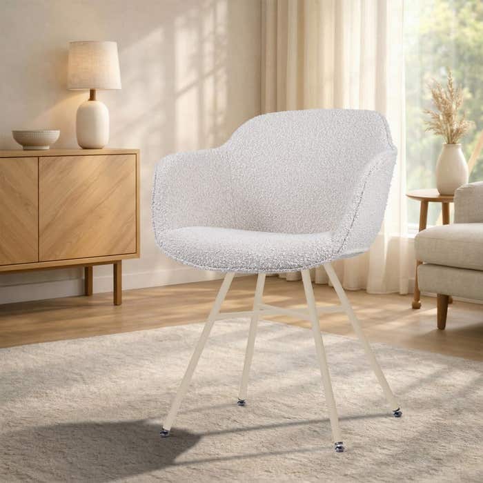 Noa-Mae eetkamerstoel bouclé beige - beige onderstel - scandinavisch - stoffen - armleuning - comfortabel