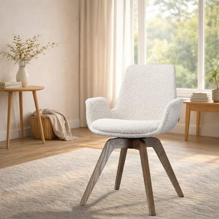 Noor-Eef draaibare eetkamerstoel bouclé beige - walnoot houten onderstel - japandi - armstoel - comfortabele zitting