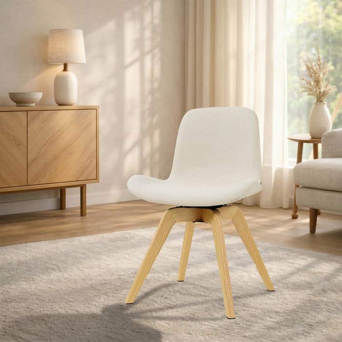 Noor-Fé draaibare eetkamerstoel cottonbeige - houten onderstel - comfortabel - scandinavisch - stoffen zitting