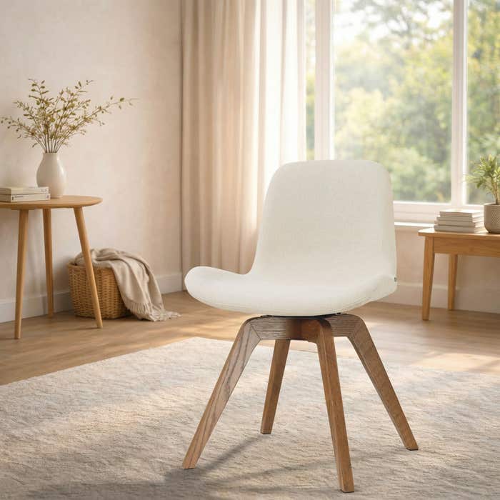 Noor-Fé draaibare eetkamerstoel cottonbeige - walnoot houten onderstel - elegante zitting - japandi - stof