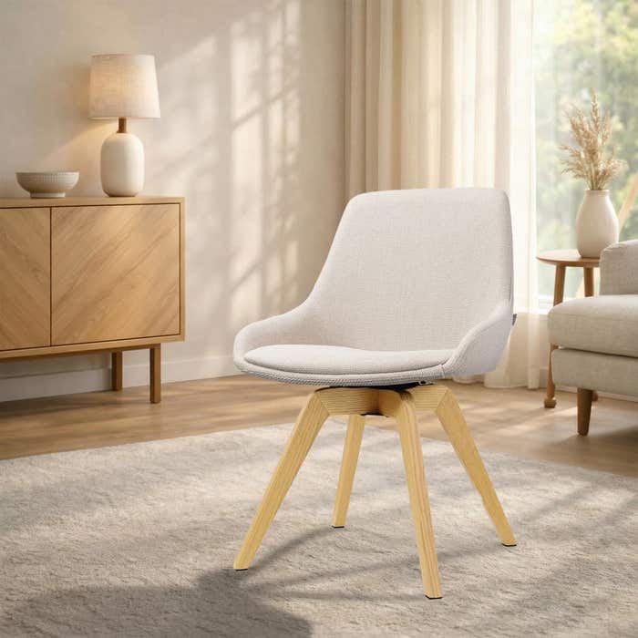Noor-Isa draaibare eetkamerstoel beige - houten onderstel - scandinavisch - stoffen zitting - stijlvol
