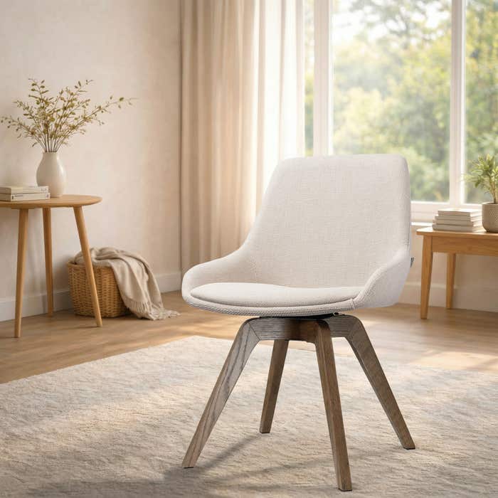 Noor-Isa draaibare eetkamerstoel beige - walnoot houten onderstel - japandi - stijlvol - stoffen zitting