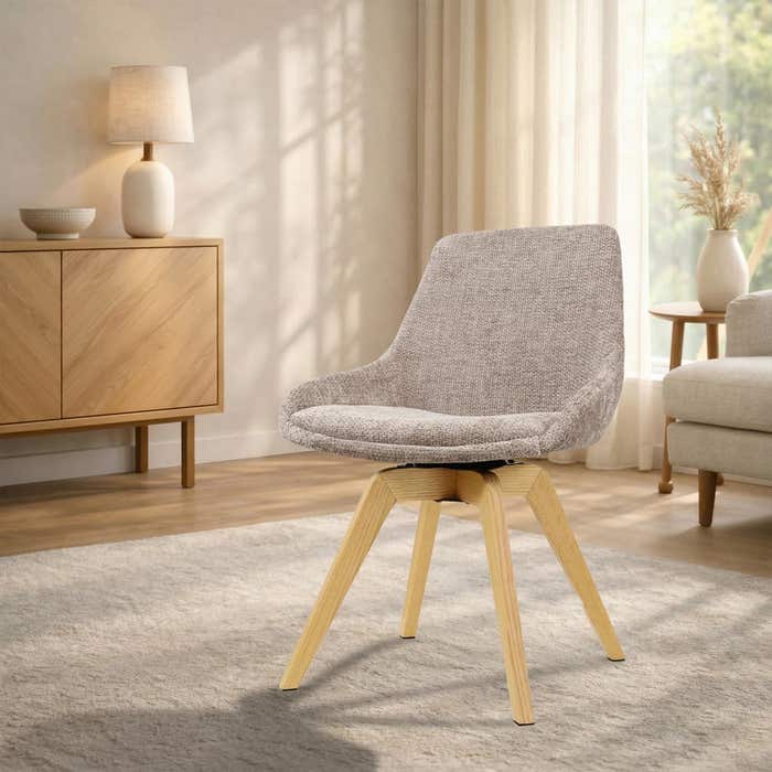 Noor-Isa draaibare eetkamerstoel bruin - houten onderstel - stijlvol - scandinavisch - warme kleur