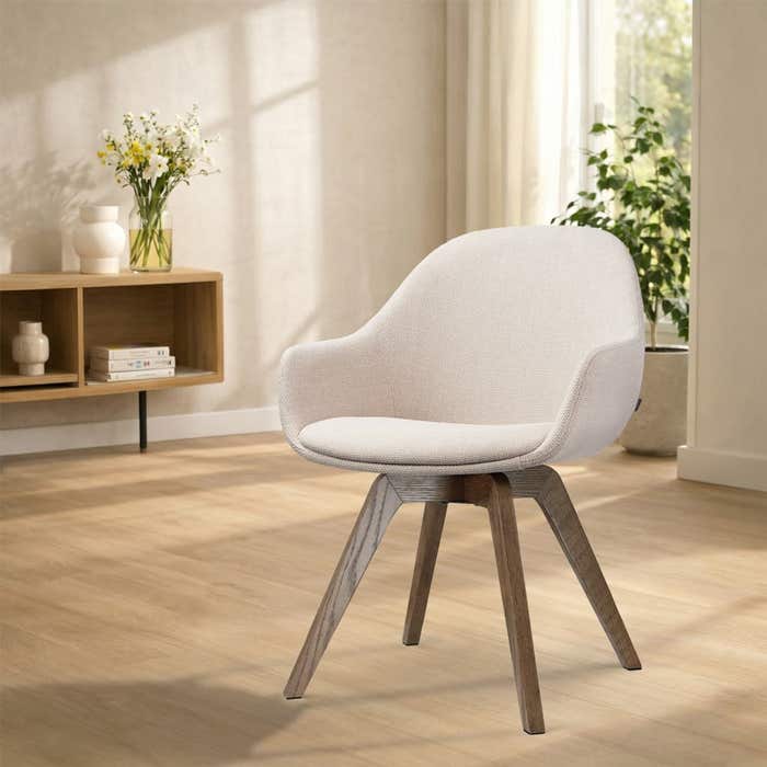 Noor-Mae draaibare eetkamerstoel beige - walnoot houten onderstel - armstoel - hotel chique - scandinavisch