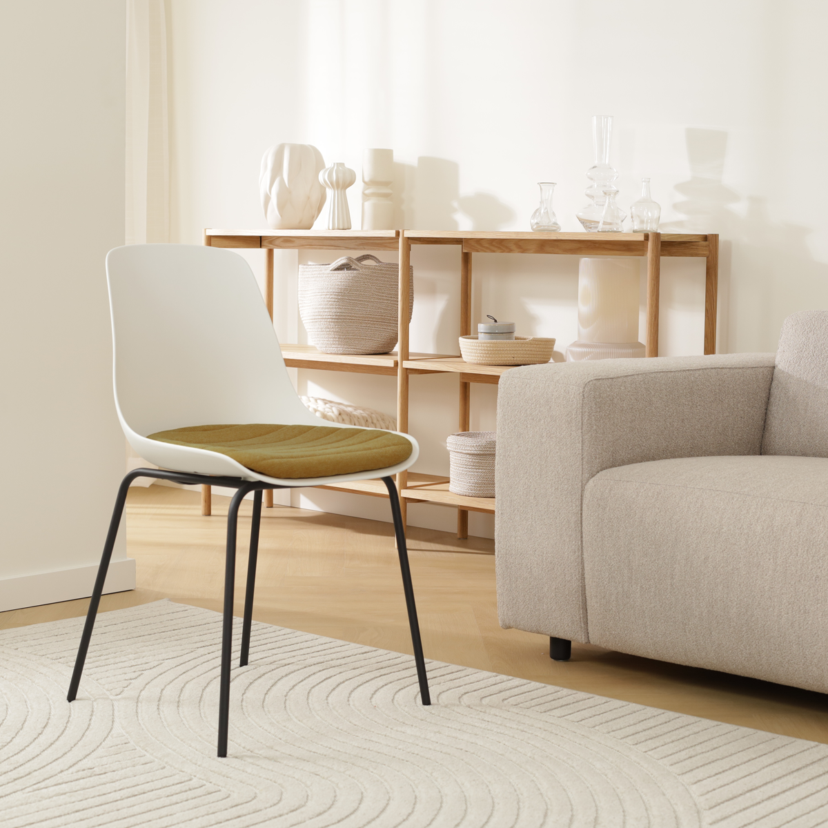 Nora-Liv eetkamerstoel wit met mosgroen zitkussen - zwart onderstel - comfortabel - vergaderstoel