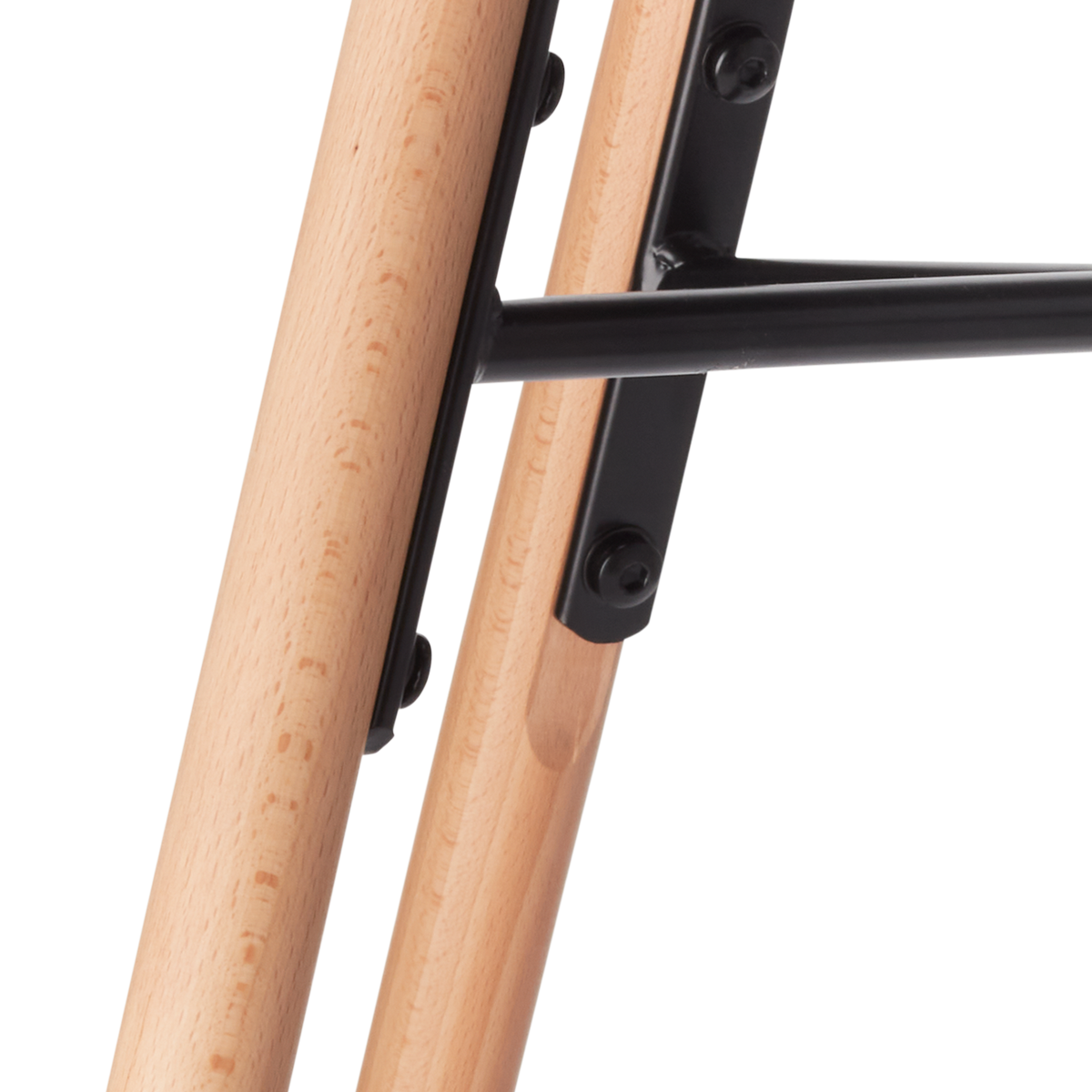 detail onderstel van de Nena-Fé eetkamerstoel saliegroen - houten onderstel