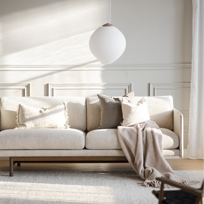 Hammond gestoffeerde 3 zitsbank beige - bruin onderstel - 212 cm - bank - stof - eiken - houten poten - creme - donkerbruin
